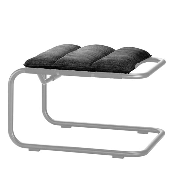 Auf einen Blick THONET Kissenauflage für Stahlrohr Fußhocker S 35 NH - Farbe anthrazit  Imprägnierter Outdoorstoff (witterungsfest) Fixierung der Kissen durch Outdoor-Leder mit schwarzem Gummizug und Iroko-Knopf Der abgebildete Gartenstuhl u. der Hocker gehören nicht zum Lieferumfang Den passenden Garten & Outdoorstuhl THONET S 35 N sowie den Fußhocker finden Sie hier Weitere Farbvarianten der Kissenauflage auf Anfrage (siehe Galerie) Gesamtlänge 54 cm Gesamtbreite 52 cm Dicke der Kissenauflage 8 cm Bitte beachten sie unbedingt die Pflegehinweise zu den THONET-Produkten Design: Marcel Breuer 1929 Wir bieten Ihnen hier die passende Kissenauflage  für den Stahlrohr Fußhocker S 35 NH aus dem Hause THONET  in Anthrazit an. Die Kissenauflage besteht aus einem imprägnierten Outdoorstoff und ist daher witterungsfest.  Beschreibung zur Gartenstuhlreihe S 35 N Mit Leich...