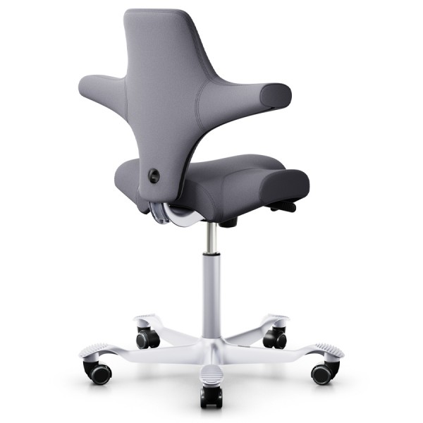 ALLGEMEIN Ergonomischer Design-Bürostuhl mit Sattelsitz  Sattelform:  Der Sitz des Capiscos ermöglicht eine Vielzahl von Sitzpositionen: Nach vorne