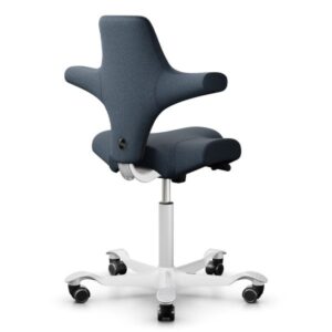 ALLGEMEIN Ergonomischer Design-Bürostuhl mit Sattelsitz  Sattelform:  Der Sitz des Capiscos ermöglicht eine Vielzahl von Sitzpositionen: Nach vorne