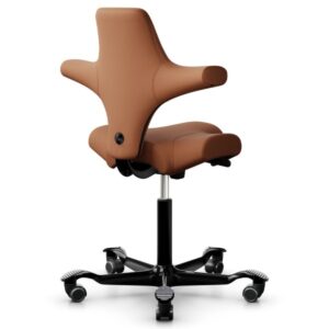 ALLGEMEIN Ergonomischer Design-Bürostuhl mit Sattelsitz  Sattelform:  Der Sitz des Capiscos ermöglicht eine Vielzahl von Sitzpositionen: Nach vorne