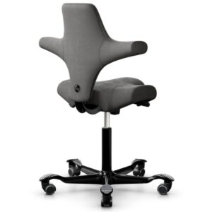 ALLGEMEIN Ergonomischer Design-Bürostuhl mit Sattelsitz  Sattelform:  Der Sitz des Capiscos ermöglicht eine Vielzahl von Sitzpositionen: Nach vorne