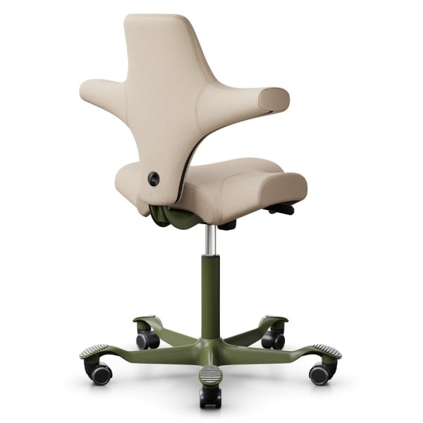 ALLGEMEIN Ergonomischer Design-Bürostuhl mit Sattelsitz  Sattelform:  Der Sitz des Capiscos ermöglicht eine Vielzahl von Sitzpositionen: Nach vorne