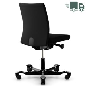 Auf einen Blick HAG Creed 6004 Bürostuhl mittelhohe Polsterrückenlehne Rückenlehne vollständig bezogen (Vorder- und Rückseite) Bezugsstoff Xtreme schwarz (100% recyceltes Polyester FR) BalancedMovement Mechanik (freifließender Bewegungsablauf nach hinten) Gasfeder 200 mm mit  Sitzhöhe 455  mm  - 635 mm (empfohlen für Menschen über 165 cm Körpgergröße) Sitztiefenverstellung Einstellung des Neigungswiderstandes (vor- und rückwärtig) Rückenlehnenhöhe verstellbar Individuelle Einstellung der Rückenlehne Aluminiumfußkreuz in Schwarz Fußkreuz mit anatomisch geformten Auflageflächen Weitere Farben-Varianten auf Anfrage Weiche Universalrollen Umweltfreundlicher Bürostuhl mit dem RWH  Green-Label  (besitzt "Level" ® oder "EU Ecolabel" Umwelt- Zertifizierung) Herstellergarantie: 10 Jahre Der HAG Creed ist die Neuheit des skandinavischen Herstellers Flokk. Scho...