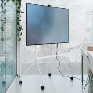 Auf einen Blick Pedestal Moon PRO Monitorhalterung auf Rollen konfigurierbar Mobile Monitorhalterung Passt auf alle gängigen Flatscreen-TVs Geeignet für Bildschirme von 40 bis 75 Zoll Gestell aus pulverlackierten Stahl Ablage unter dem Monitor Universalrollen schwarz Maximale Tragfähigkeit: 50 kg Höhe: 158 cm Breite: 102 cm Tiefe: 66 cm Gewicht: 15 kg Lieferung unmontiert im Karton mit Werkzeug und einfacher Aufbauanleitung Optional auf Anfrage Weiteres Zubehör wie Sockelhalterungen und Power Bars Entdecken Sie den Moon PRO Monitor Ständer auf Rollen von Pedestal – die perfekte Lösung für flexible und dynamische Präsentationen! Pedestal