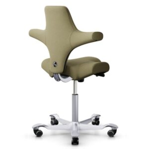 ALLGEMEIN Ergonomischer Design-Bürostuhl mit Sattelsitz  Sattelform:  Der Sitz des Capiscos ermöglicht eine Vielzahl von Sitzpositionen: Nach vorne