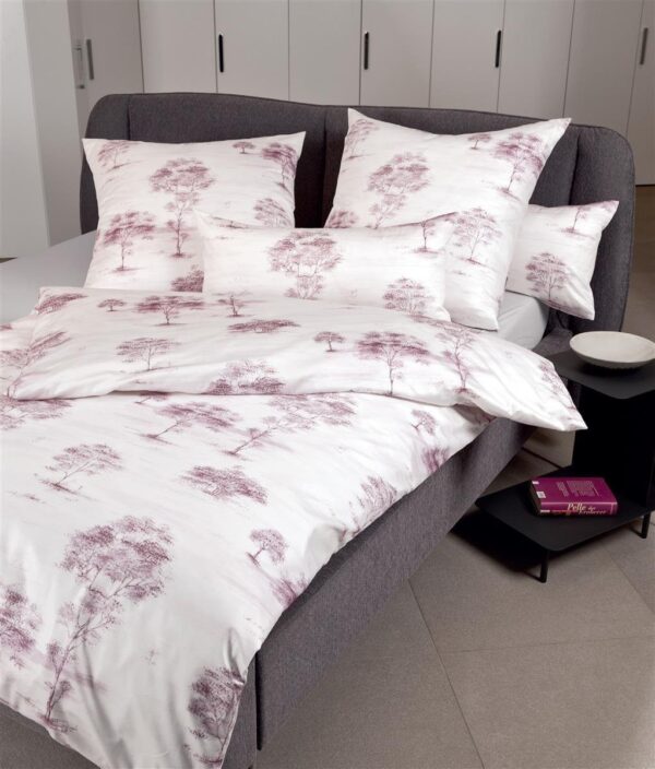 Janine Messina Mako-Satin Bettwäsche 135x200 Bäume rosa aubergine 43059-05 EAN:4004565562436